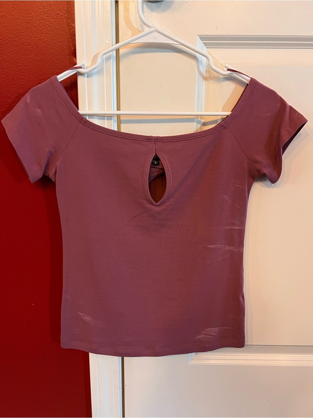 Express Women’s Off-Shoulder Keyhole Top - Mauve Pink